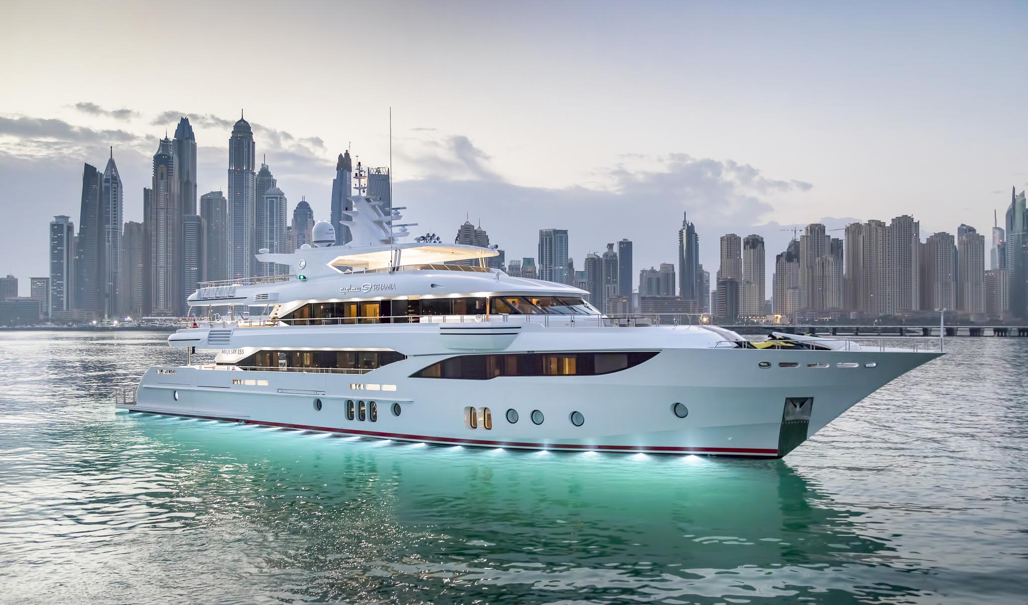 luxury yacht rental dubai